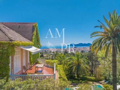 Maison - 682 m² - 11 pièces