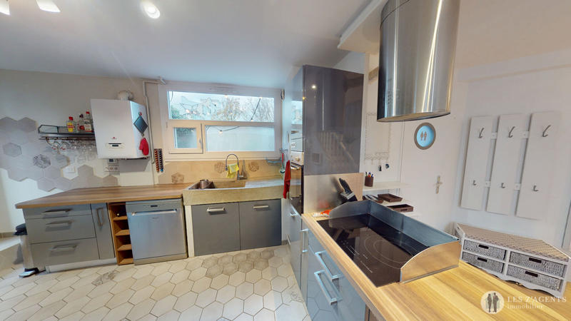 Appartement - 100 m² - 5 pièces