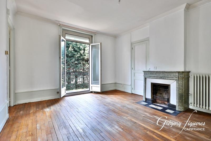 Maison - 200 m² - 8 pièces