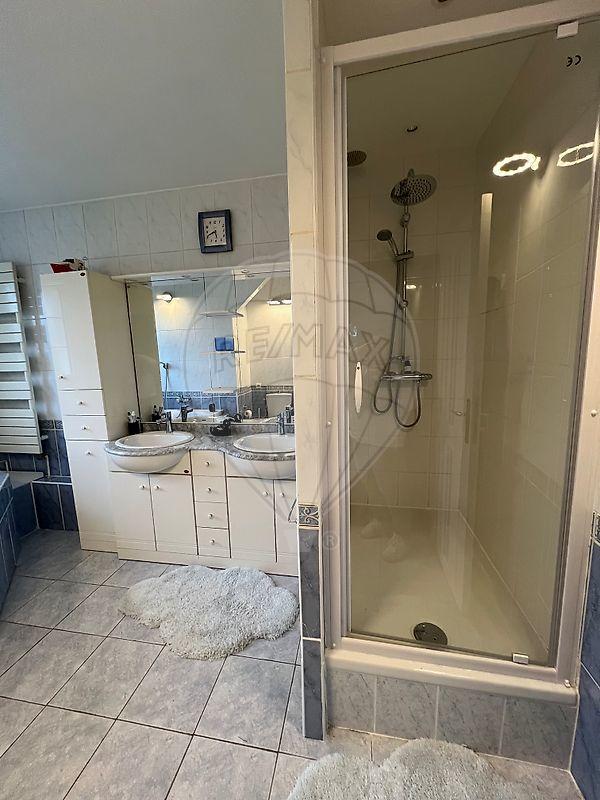 Maison - 293 m² - 10 pièces