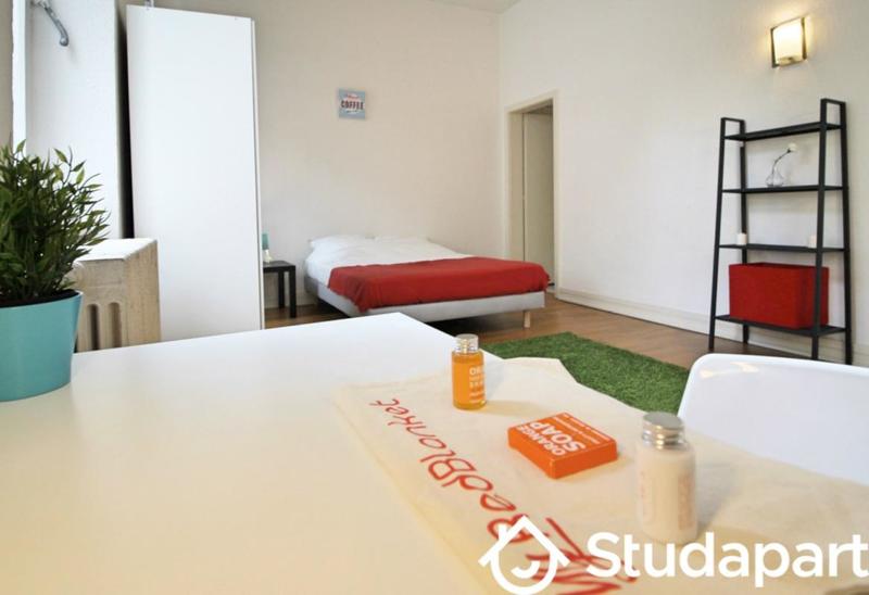 Chambre - 13 m² - 1 pièce