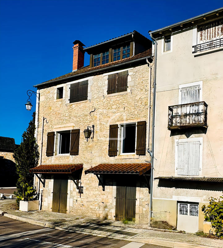 Maison - 166 m² - 8 pièces