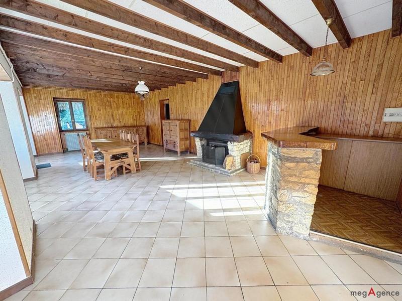 Maison traditionnelle - 195 m² - 7 pièces