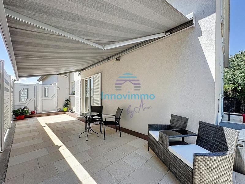 Villa - 216 m² - 8 pièces