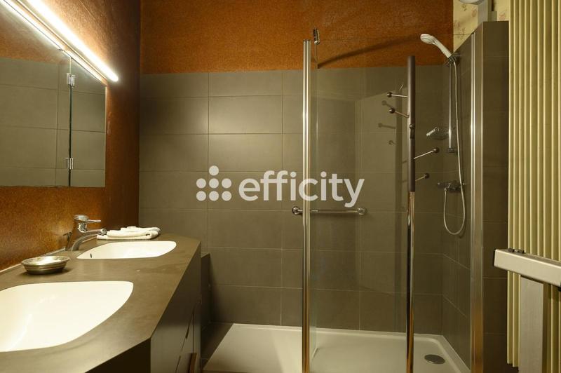 Maison - 434 m² - 16 pièces