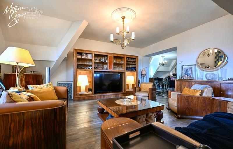 Propriété - 525 m² - 13 pièces