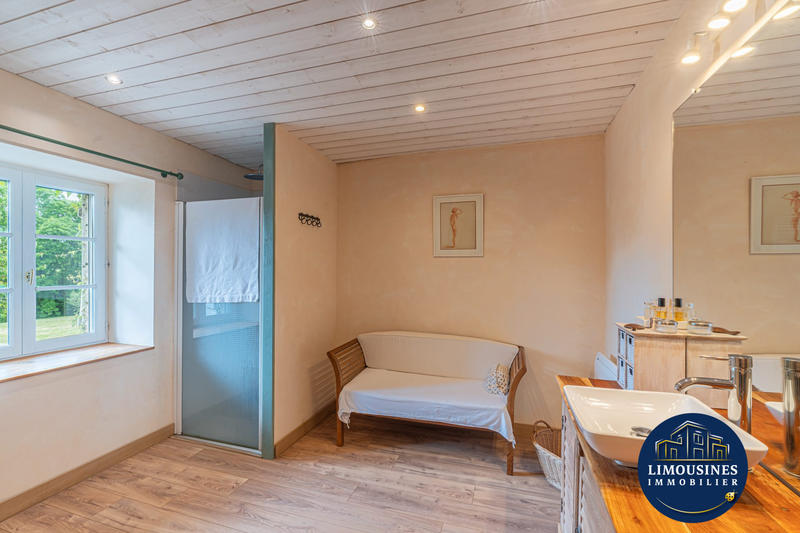 Maison - 370 m² - 10 pièces