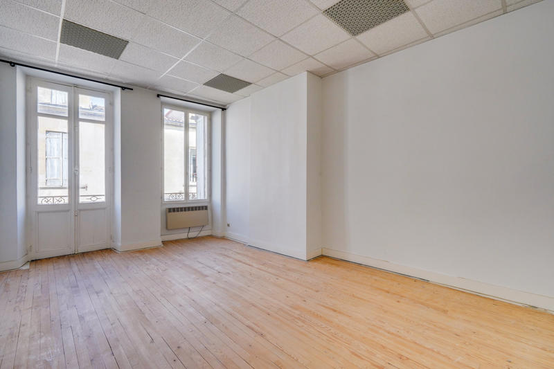 Maison - 250 m² - 11 pièces