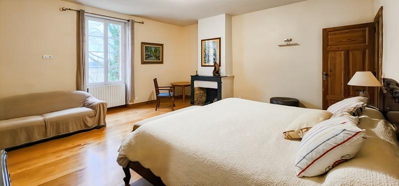 Maison en pierre - 363 m² - 10 pièces