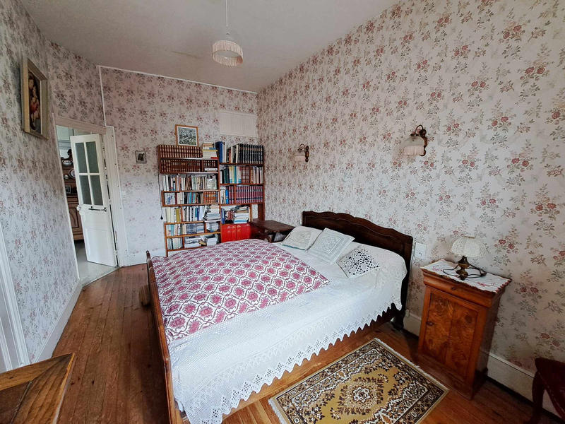 Maison - 208 m² - 8 pièces