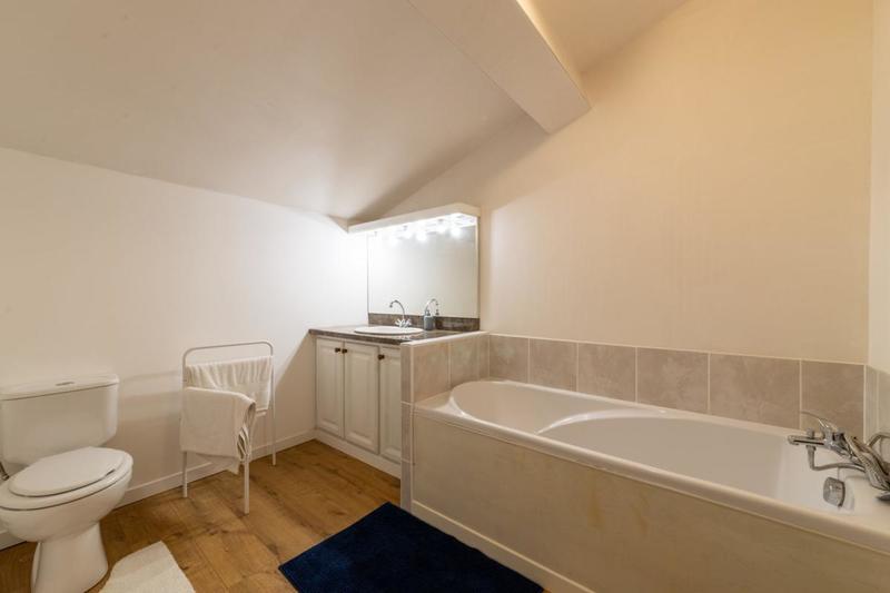 Propriété - 256 m² - 6 pièces