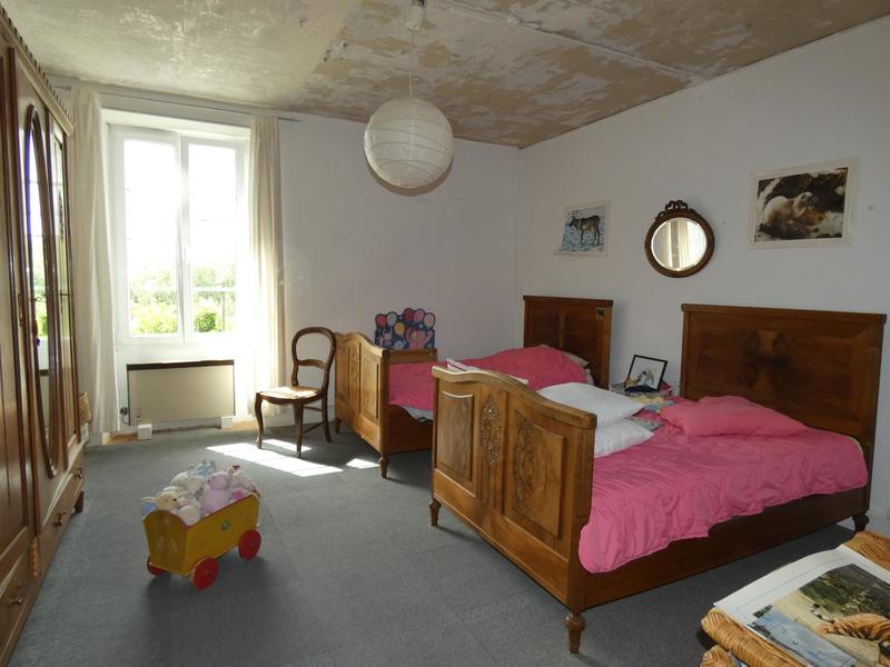 Maison - 280 m² - 9 pièces