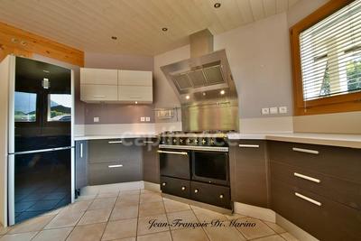 Maison - 211 m² - 8 pièces