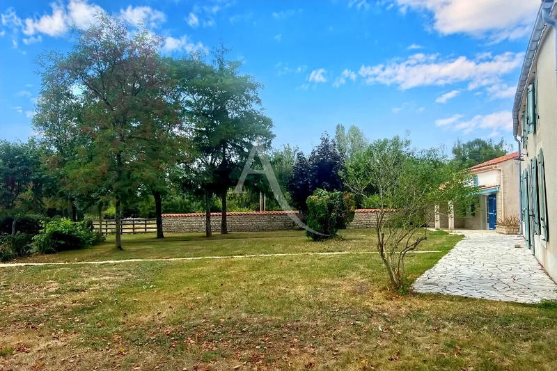 Maison - 200 m² - 9 pièces