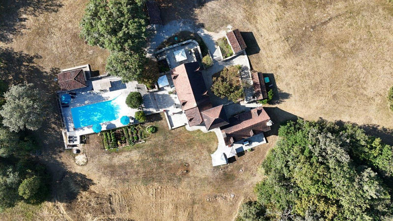 Maison - 350 m² - 12 pièces