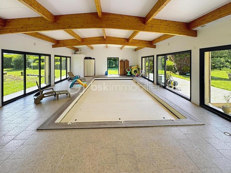 Propriété - 377 m² - 9 pièces