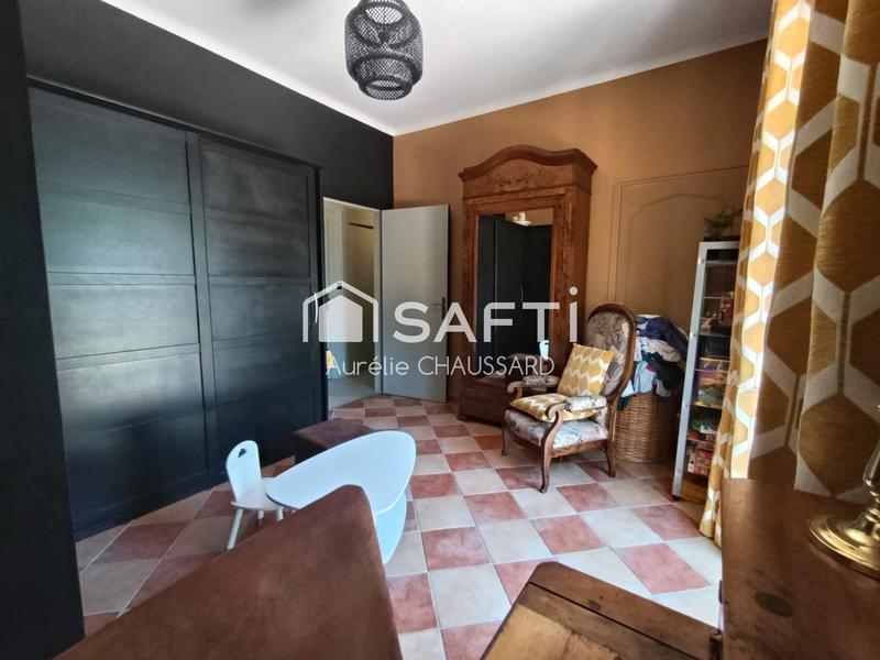 Maison - 220 m² - 7 pièces