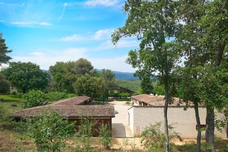 Maison - 700 m² - 12 pièces