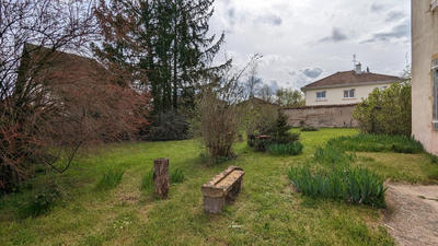 Maison - 300 m² - 14 pièces