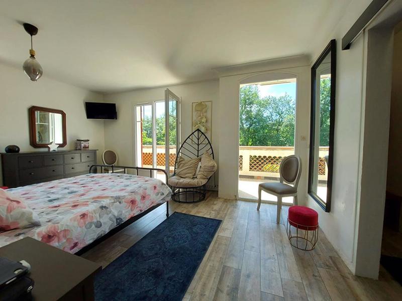 Maison - 219 m² - 11 pièces