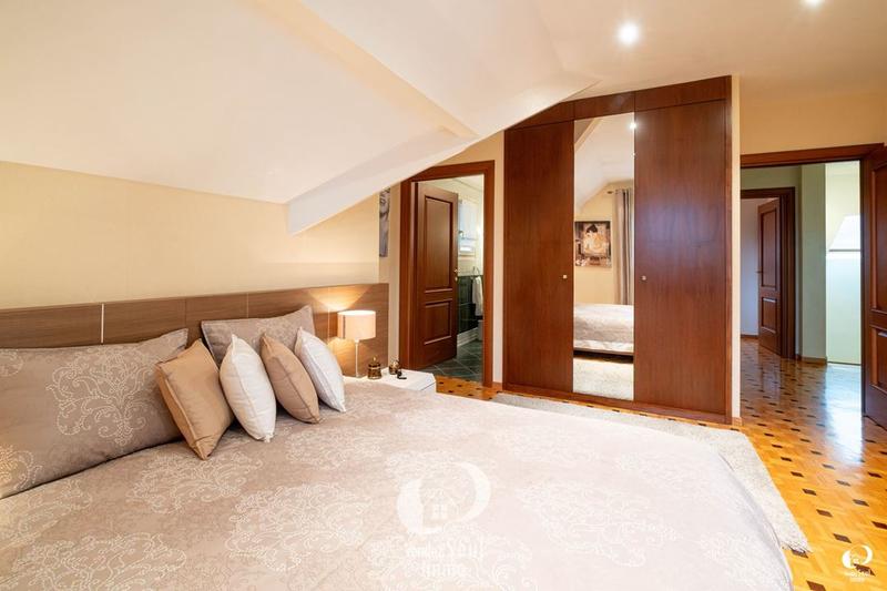 Maison traditionnelle - 274 m² - 8 pièces