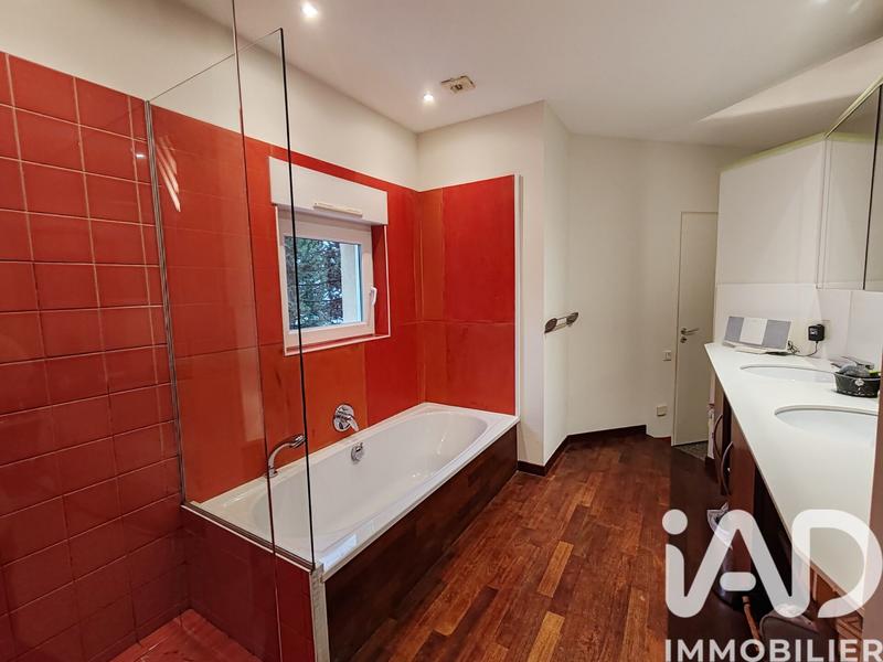 Maison - 243 m² - 7 pièces