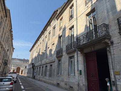 Appartement - 96 m² - 5 pièces