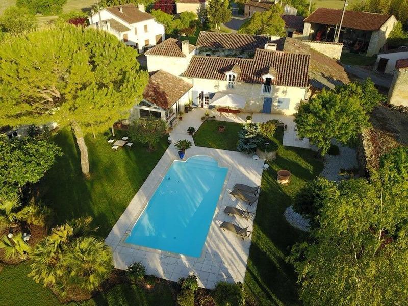 Maison - 210 m² - 7 pièces