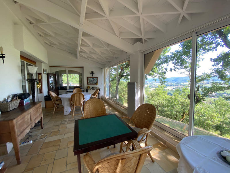 Maison - 216 m² - 7 pièces