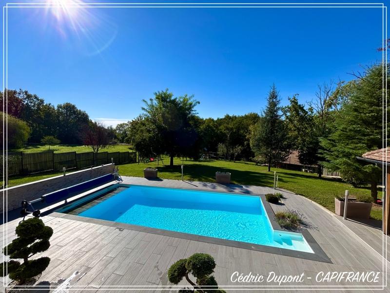 Maison - 285 m² - 8 pièces