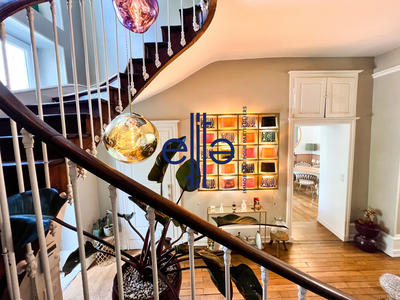 Maison - 238 m² - 6 pièces