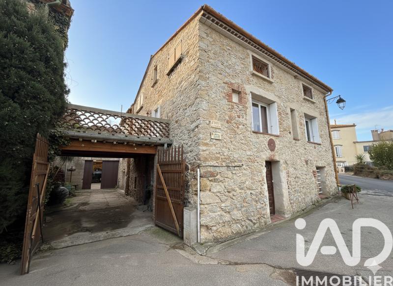 Maison - 223 m² - 8 pièces