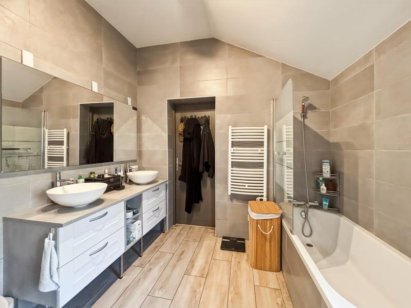 Maison - 105 m² - 4 pièces