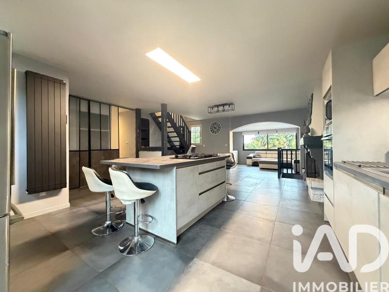 Maison - 180 m² - 8 pièces