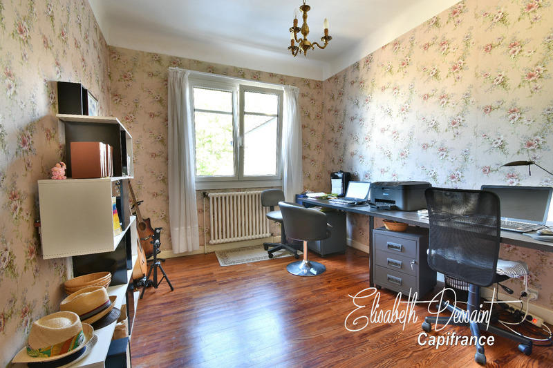 Villa - 234 m² - 10 pièces