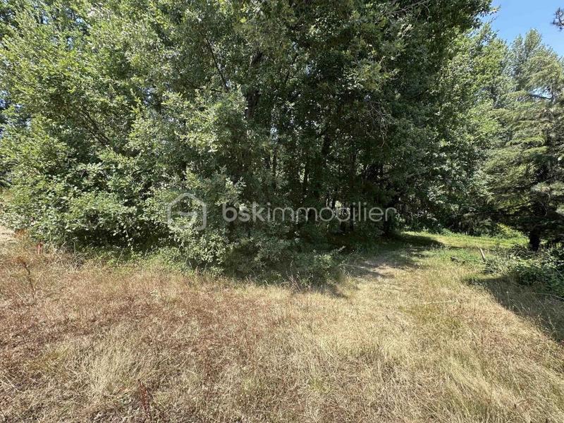 Terrain constructible - 2 135 m²