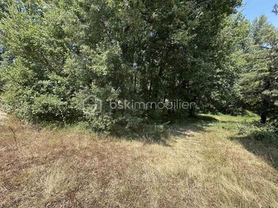 Terrain constructible - 2 135 m²