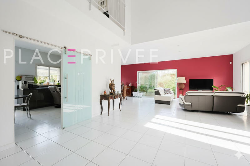 Maison - 225 m² - 7 pièces