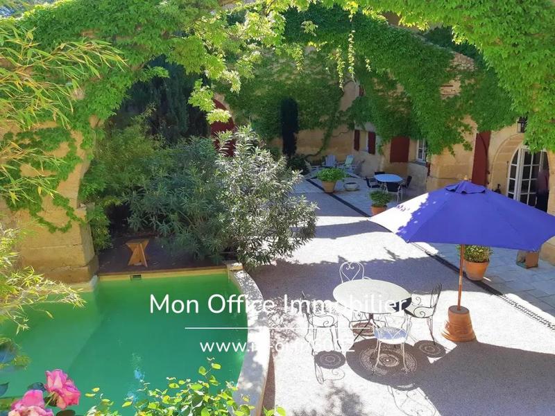 Maison de maîtres - 350 m² - 9 pièces