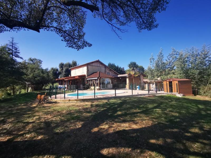 Propriété - 170 m² - 7 pièces