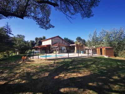 Propriété - 170 m² - 7 pièces