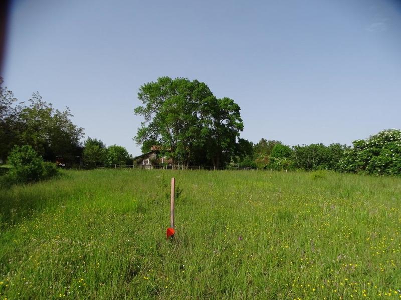 Terrain constructible - 1 400 m²