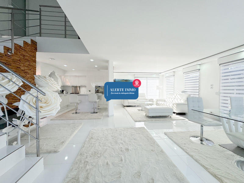 Maison - 208 m² - 10 pièces