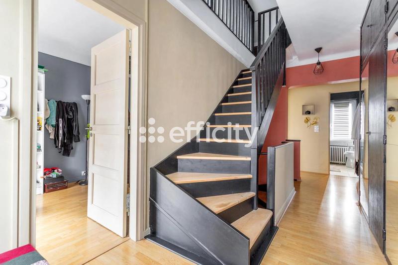 Maison - 200 m² - 7 pièces