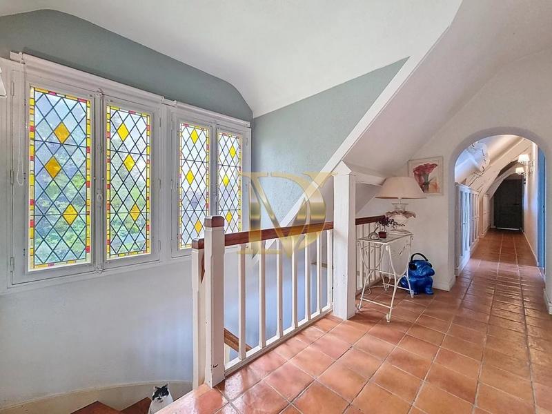 Propriété - 250 m² - 10 pièces