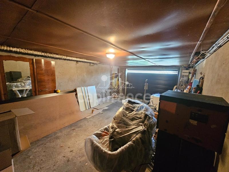 Maison - 241 m² - 9 pièces