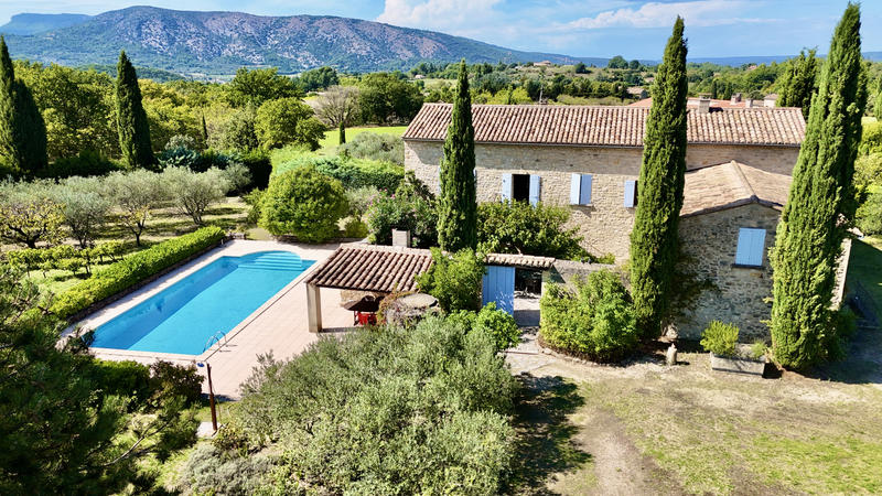 Mas - 269 m² - 10 pièces