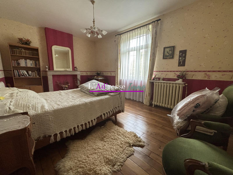 Maison traditionnelle - 238 m² - 7 pièces