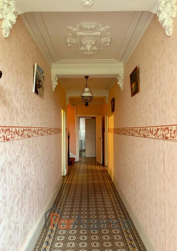 Maison - 253 m² - 14 pièces