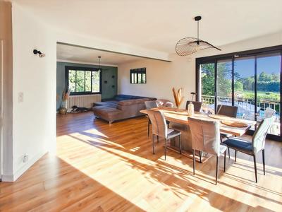 Maison - 301 m² - 10 pièces